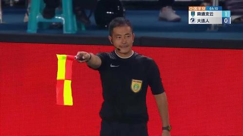 视频回放揭秘：中超比赛裁判员如何执行职责？的简单介绍