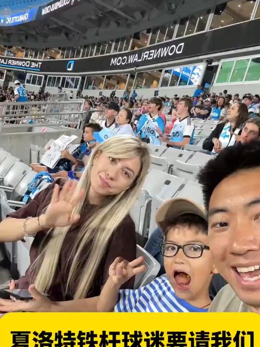 铁杆球迷热情高涨为偶像呐喊的简单介绍