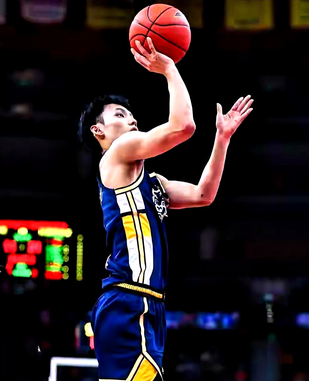 广东男篮士气高涨,连战连胜向争冠贡献力量的简单介绍 广东男篮士气高涨,连战连胜向争冠贡献力量的简单介绍