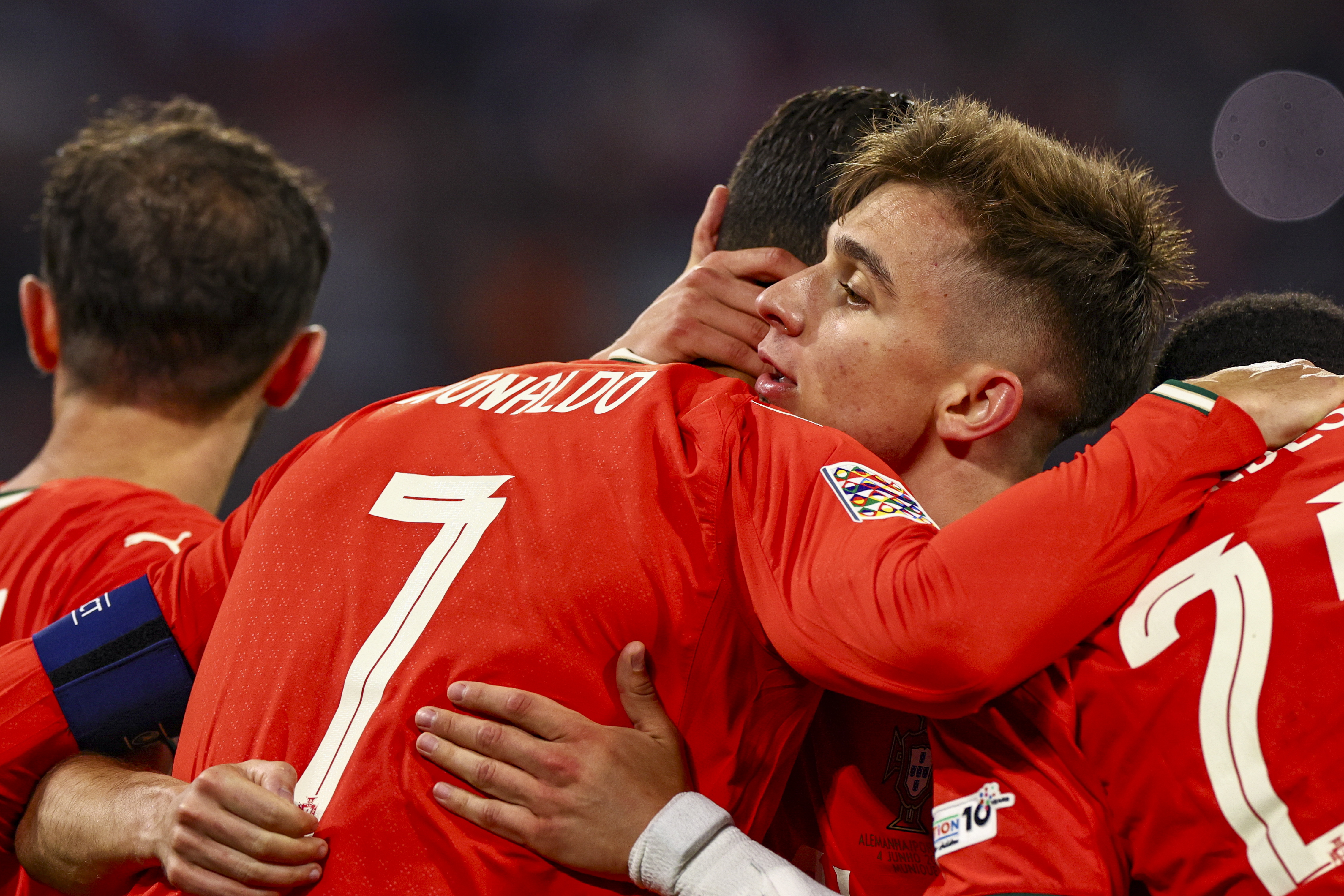 包含欧国联小组赛资格赛程竞争退后一筹颇深的词条