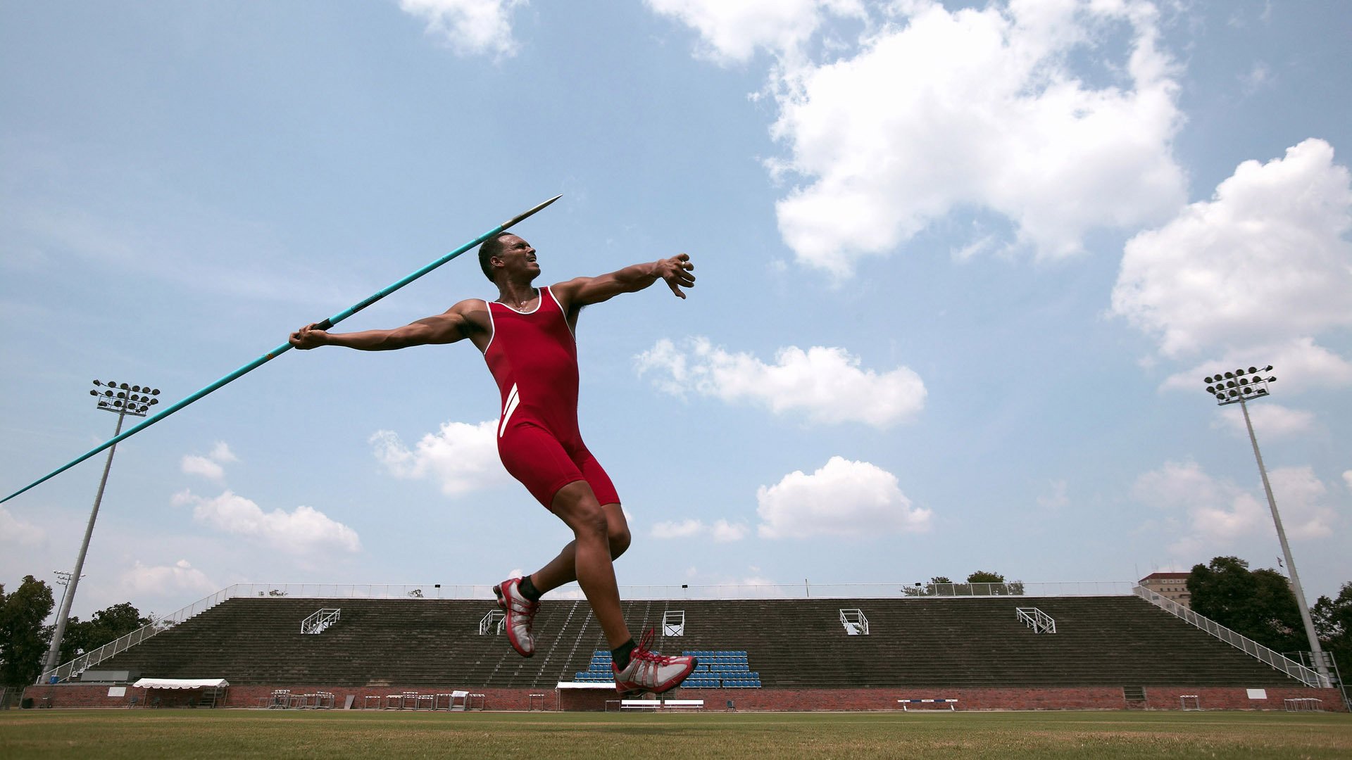 乔治压制级发挥撕裂防线，老鹰爆冷击溃上海队背后的战术革命