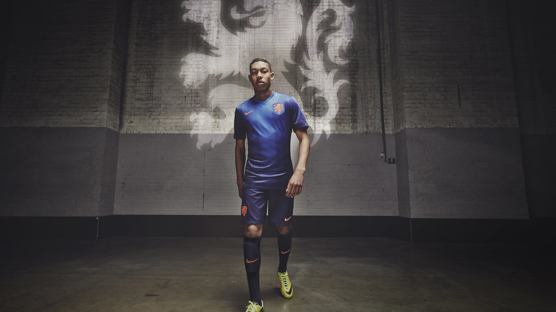 法网险胜拉沃尔杯,阿尔卡拉斯点燃赛场的青春风暴