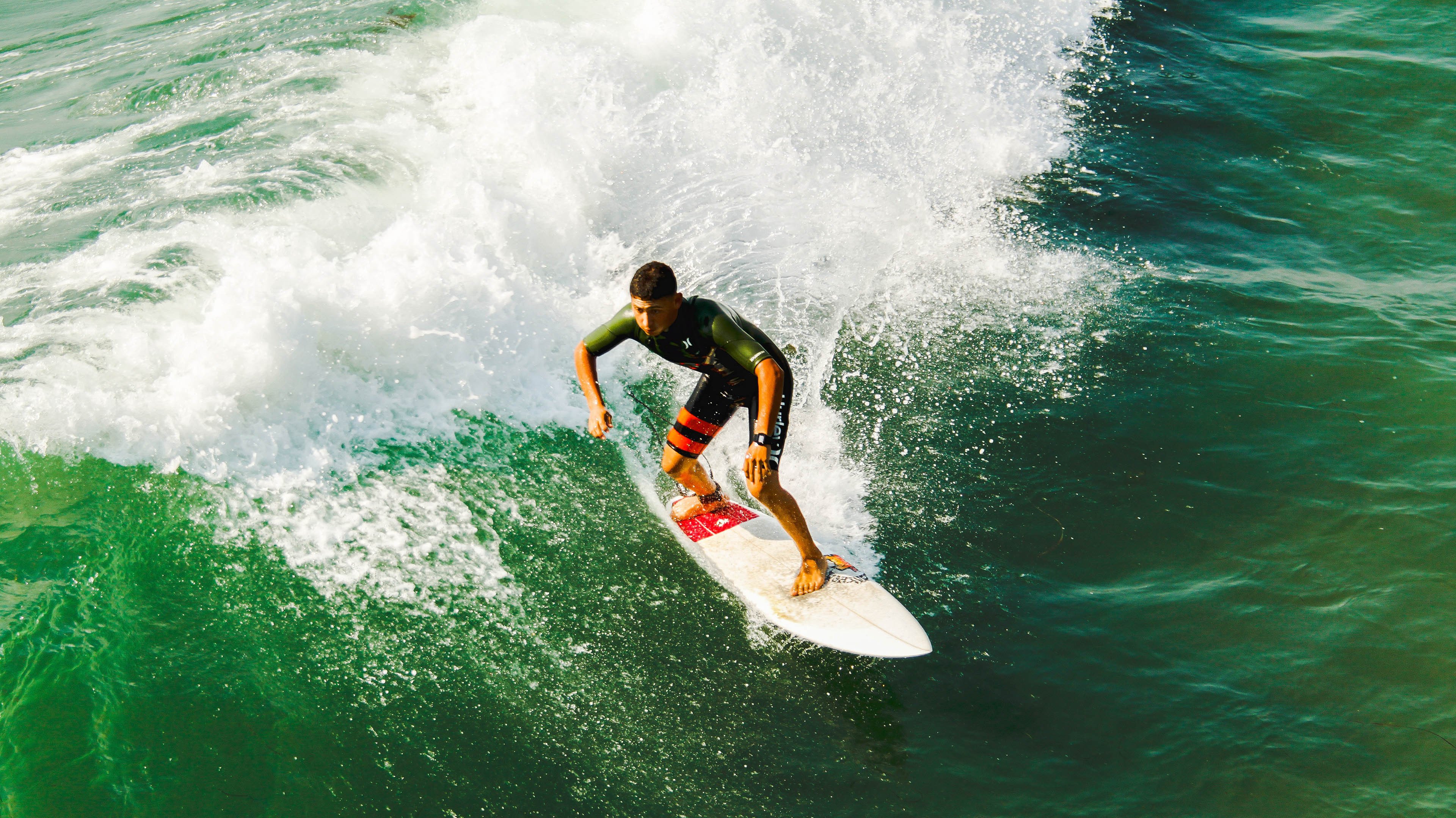 高诗岩如日当空，山东男篮横扫掘金展现统治级表现